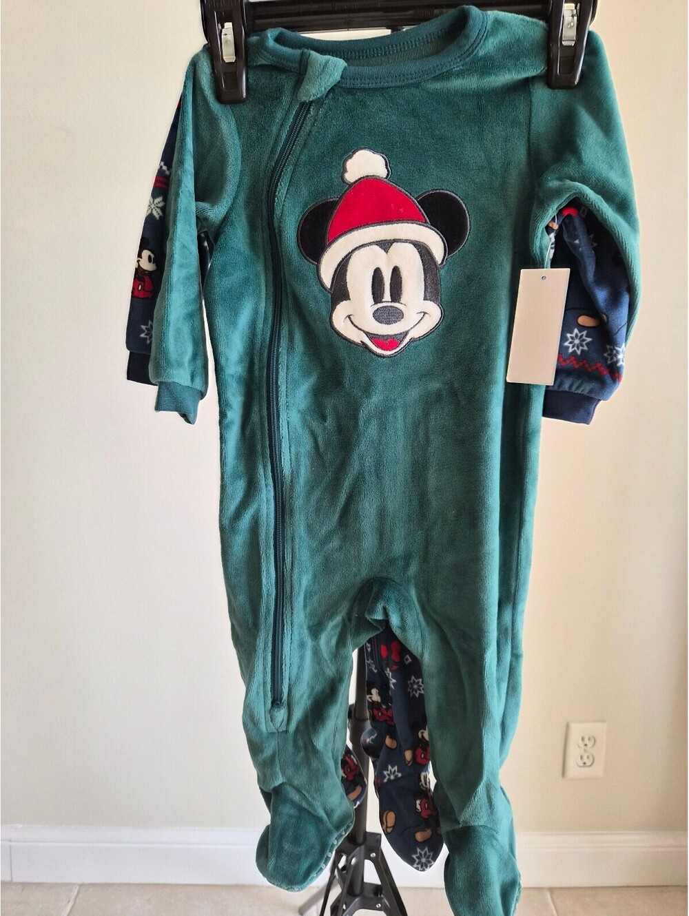 Disney Baby 12M Mickey Mouse Holiday Themed Two-Piece Footed Pajama Set 0325